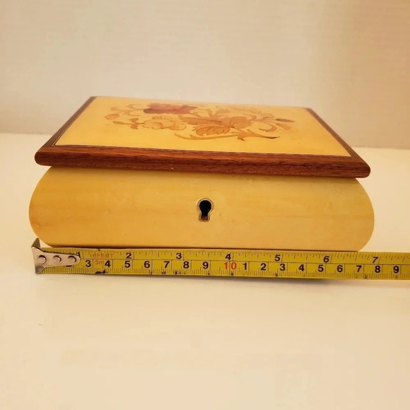 Vintage Wooden Trinket Box with  Swiss Musical Movement,Happy Wanderer. - Picture 8 of 8